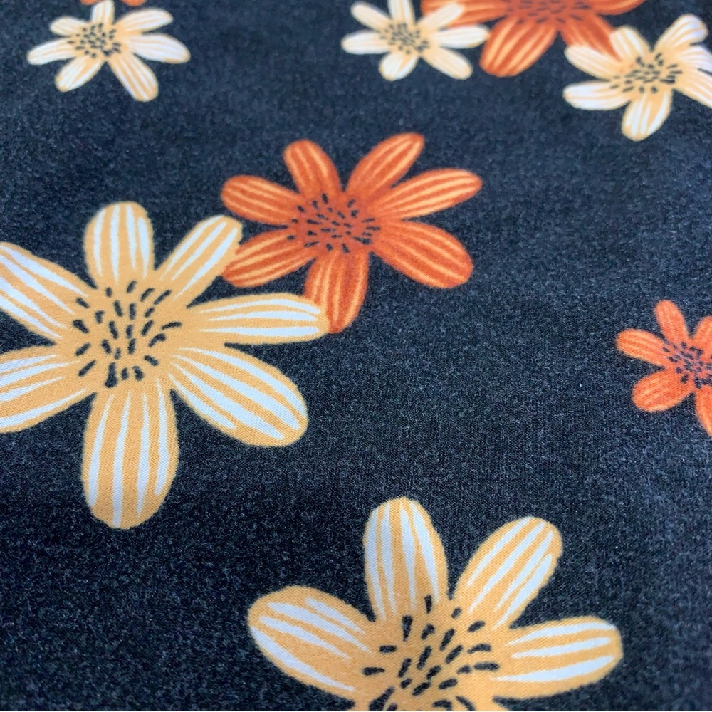 LuLaRoe TC Fright Club Floral Skull Halloween Leggings Tall Curvy - Picture 3 of 16